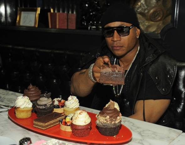 LL Cool J with brownie at Sugar Factory