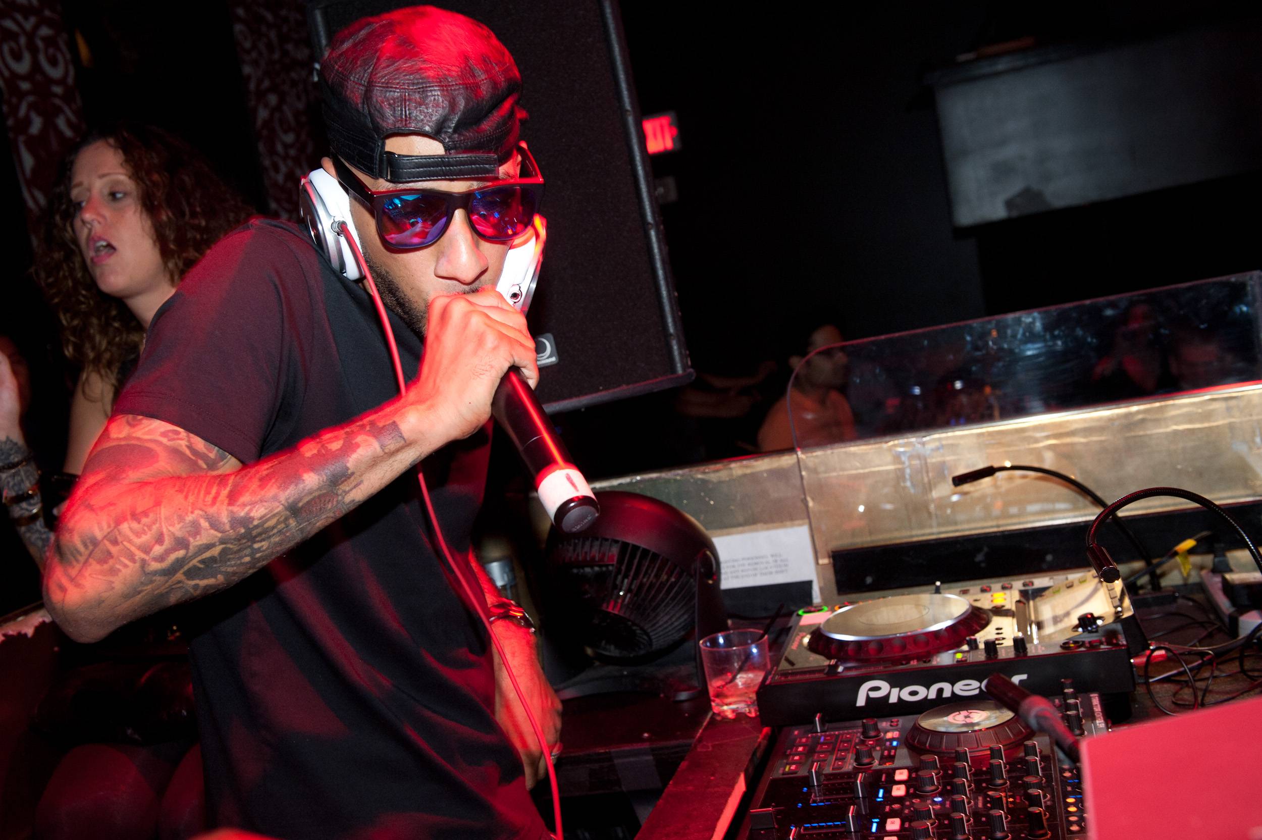 Swizz Beatz spins at TAO LV