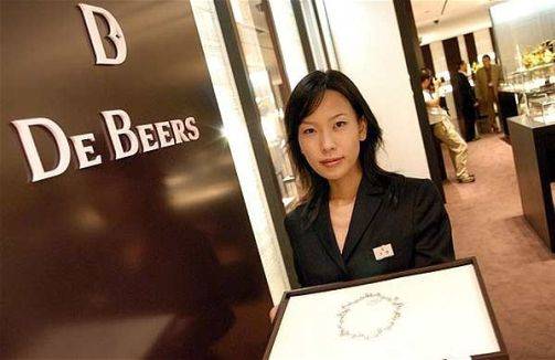 De Beers Diamond Jewelers Makes Influential Expansion To China