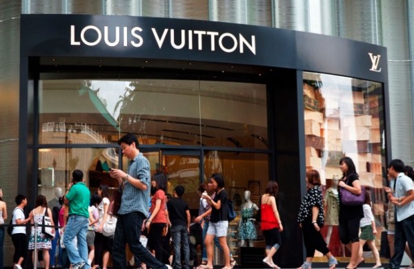 94644-shoppers-walk-past-a-louis-vuitton-store-during-christmas-eve-at-the-i