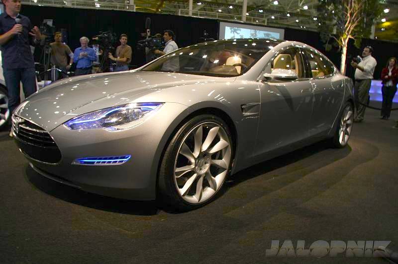 Tesla_Model_S_Sedan_001