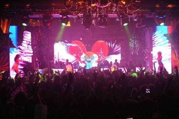 XS Nightclub - deadmau5 and crowd 2