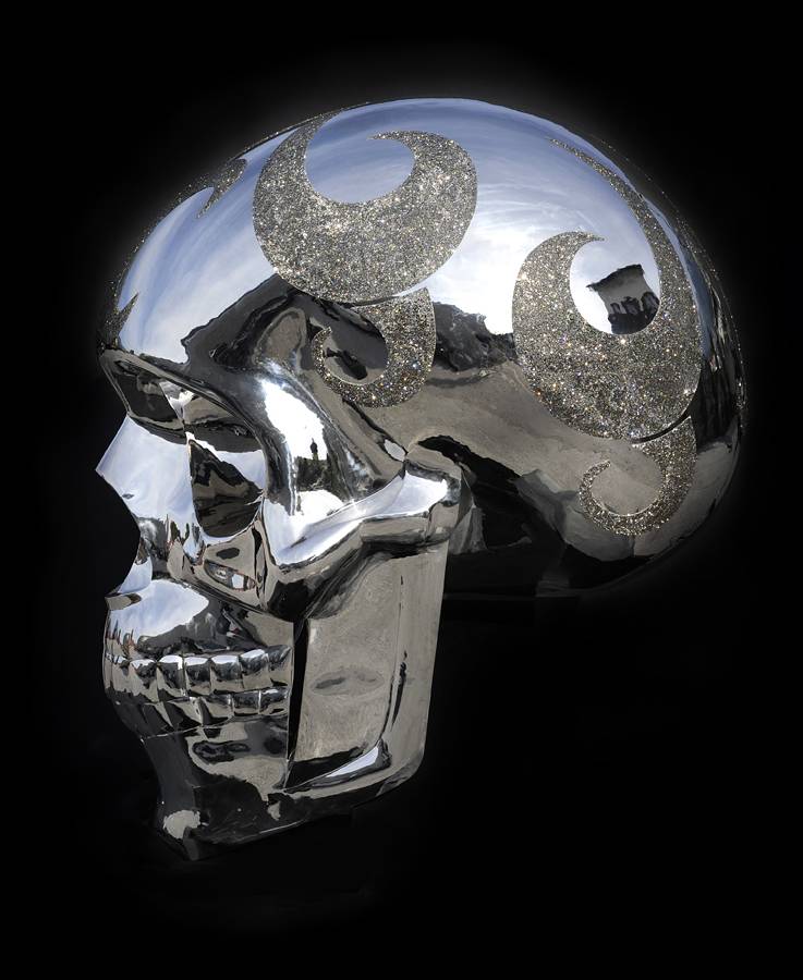 DIE TO LIVE - 2.5 METER SKULL IN MIRROR POLISHED STAINLESS STEEL WITH SWAROVSKI CRYSTAL BY MICHAEL BENISTY 4
