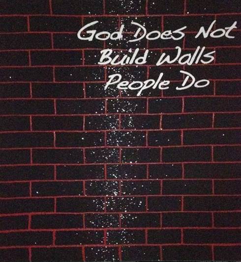 GOD DOES NOT BUILD WALLS BLACK