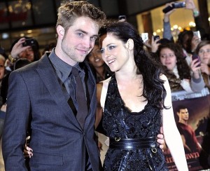 Robert-Pattinson-and-Kristen-Stewart-Breaking-Dawn-London-Premiere-300×244