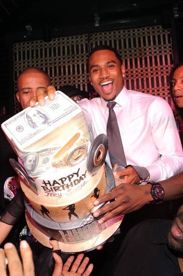 Trey Songz with cake_LAVO