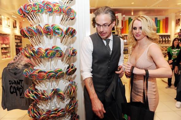 Jason and Britney pick out goodies for her sons at Sugar Factory