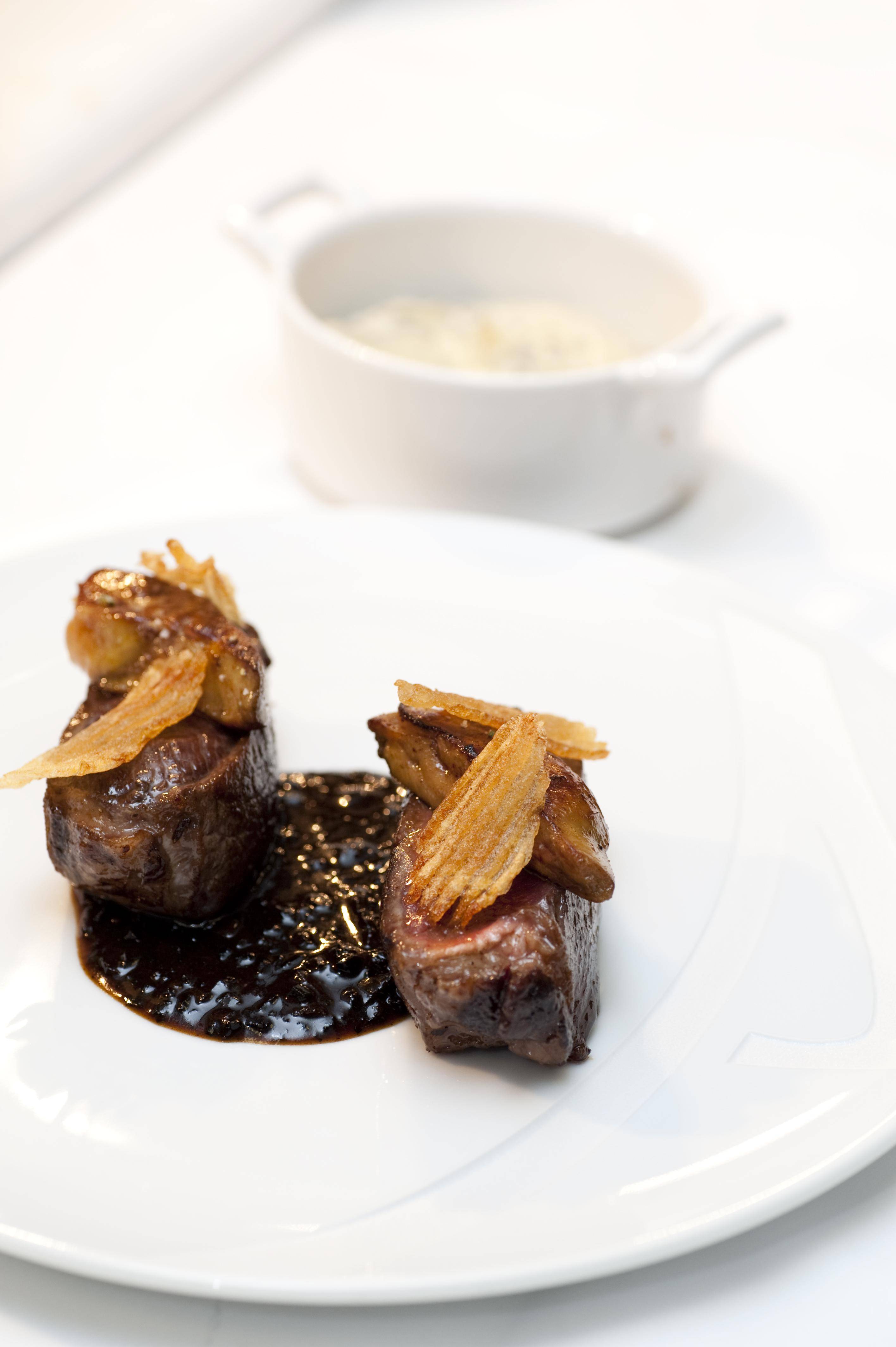 Australian Beef Sirloin Aiguillette Black Truffle Sauce∞ƒ¥Û¿˚—«Œ˜¿‰≈£≈≈≈‰∫⁄À…¬∂÷≠Õ¡∂πƒ‡