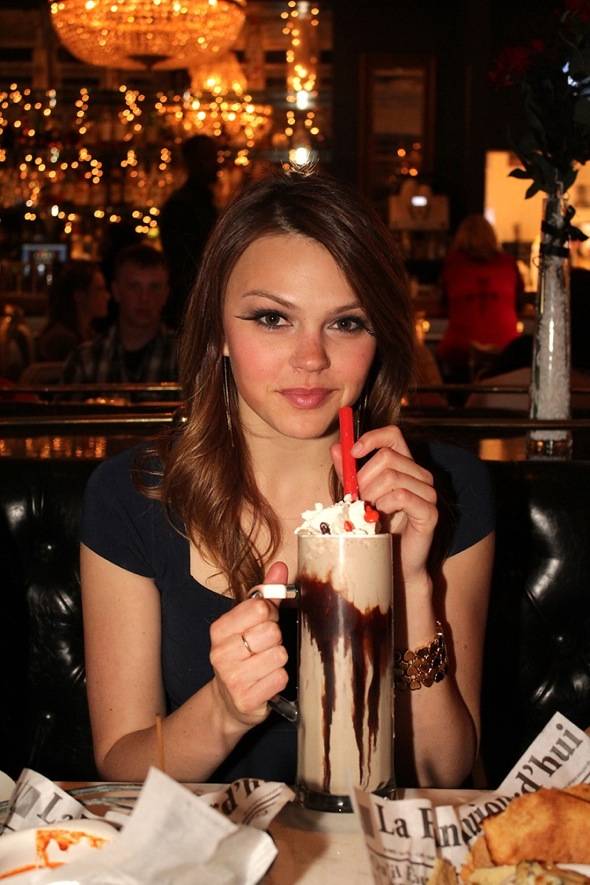 Aimee Teegarden_milkshake