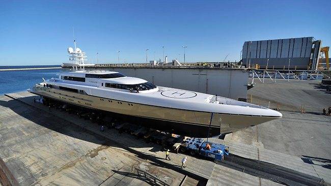 212087-luxury-superyacht-smeralda-launched