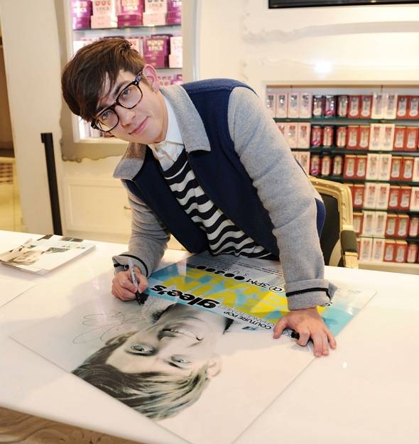 Haute Event: Glee’s Kevin McHale Greets Fans at Sugar Factory