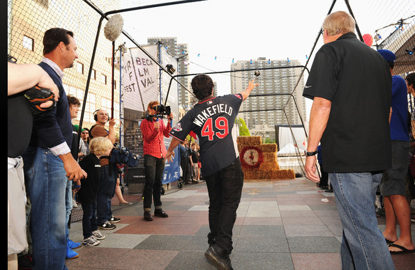 Former MLB players Tim Wakefield and Charlie Hough help kids pitch