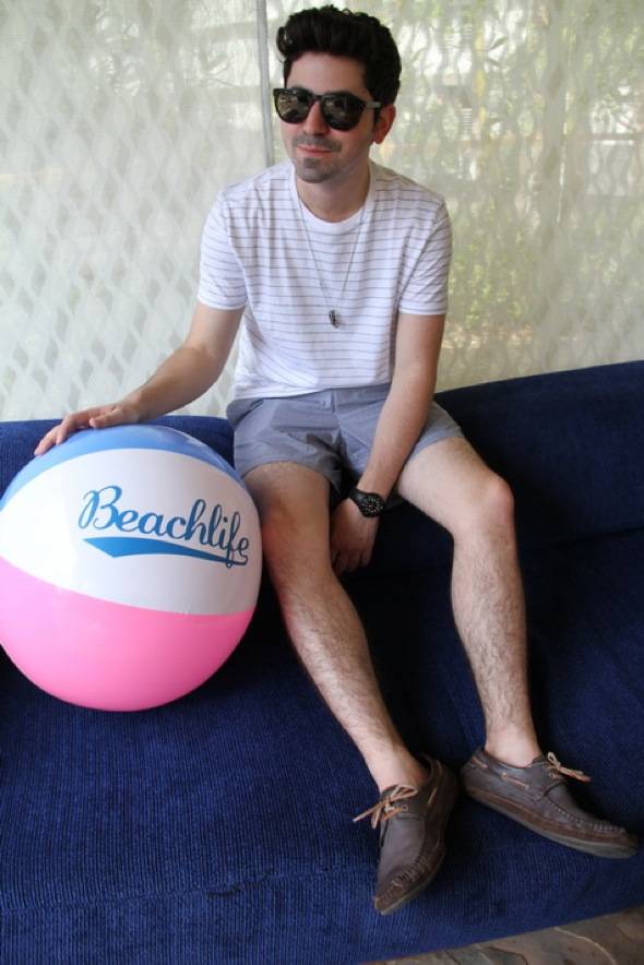Felix Cartal with beach ball credit Hew Burney