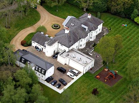 Angelina Jolie & Brad Pitt Rent English Mansion for $24,000 a