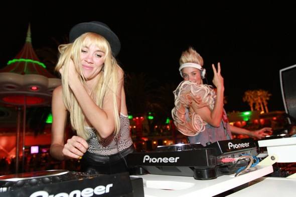 Nervo@Surrender_05.30.12_BryanSchnitzer