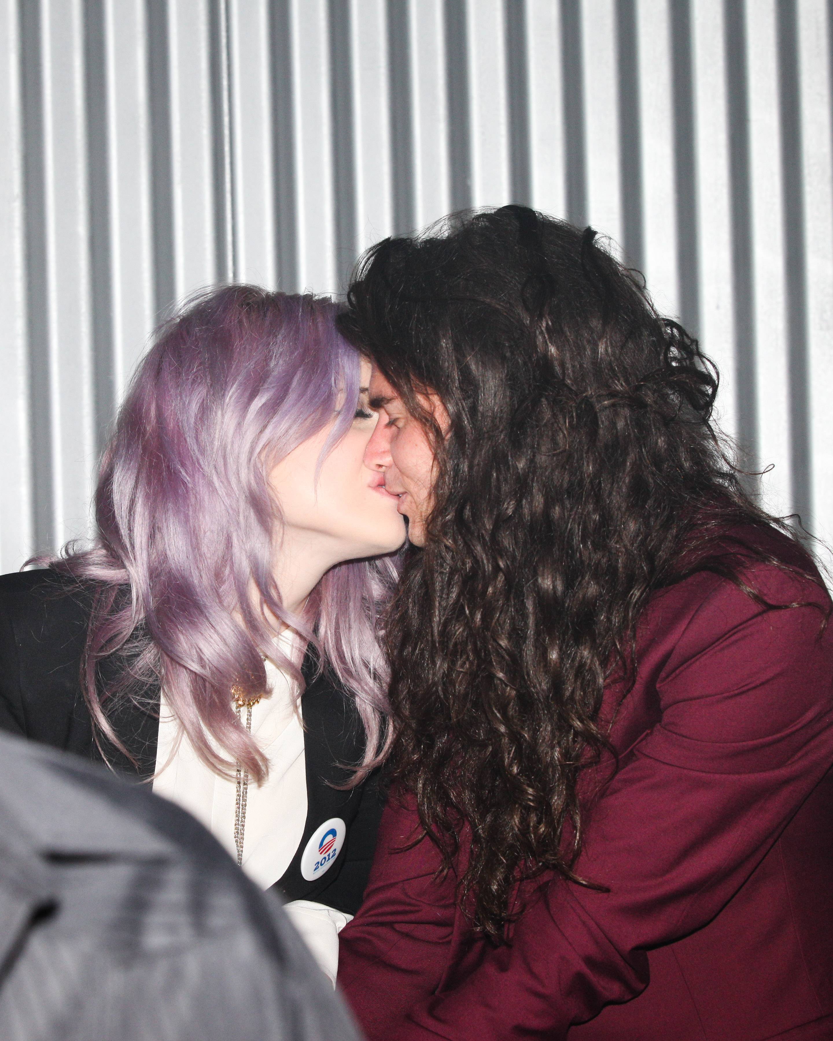 Kelly Osbourne kisses boyfriend Matthew Mosshart - David X. Prutting/BFAnyc.com