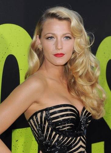 Blake Lively is a Dangerous Beauty in Daring Dress at LA Premiere of ‘Savages’