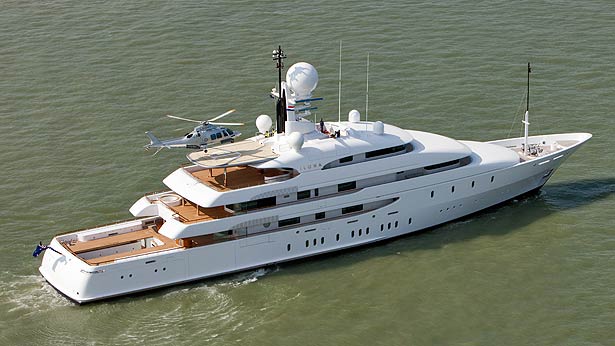 ilona-helipad-yacht