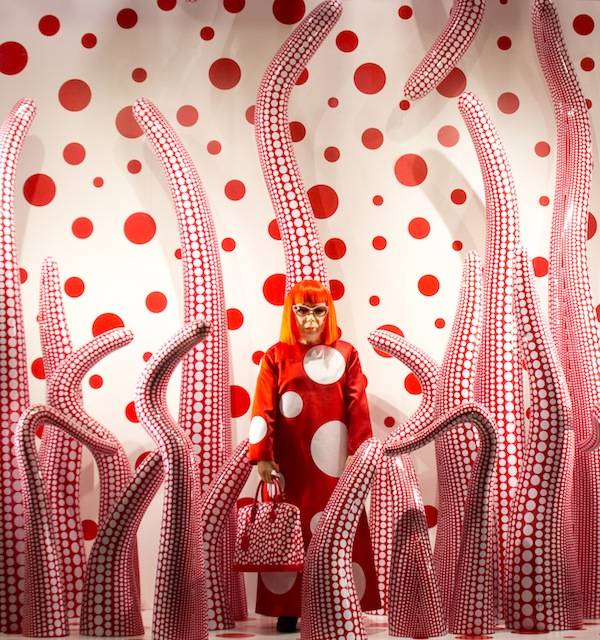 Vitrines Kusama: New York 5th Avenue House, United States. © LOUIS