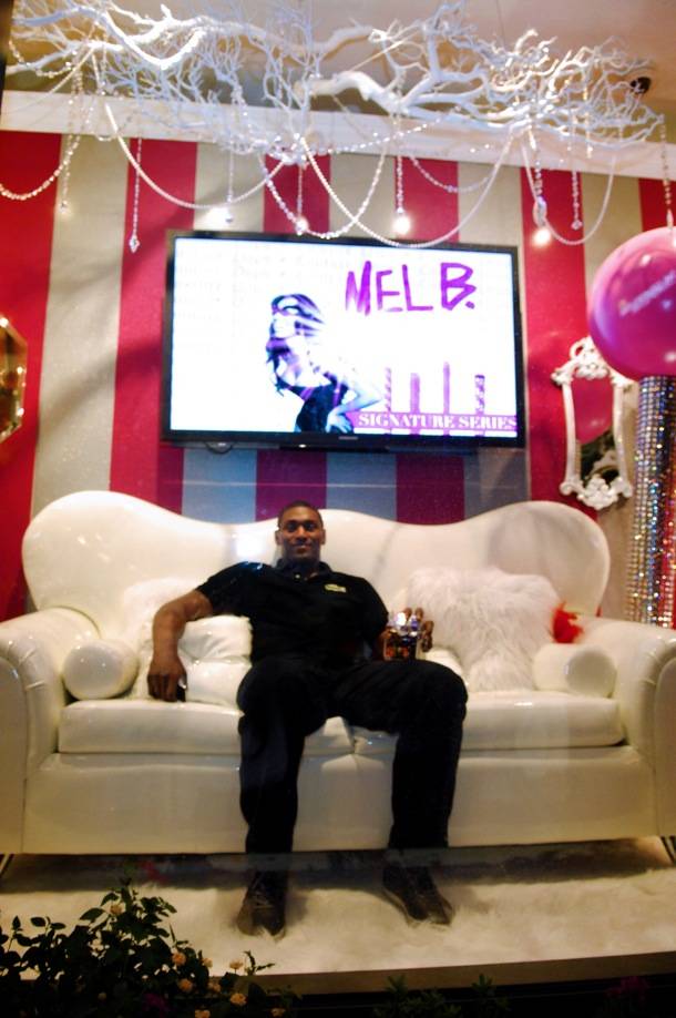 Metta World Peace hanging out in Sugar Factory's store front