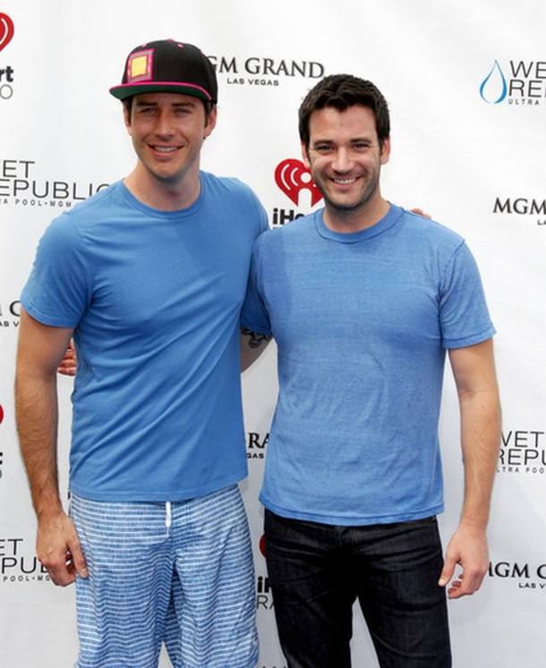 Colin and Arie_WET REPUBLIC_iHeartRadio_Blue Carpet