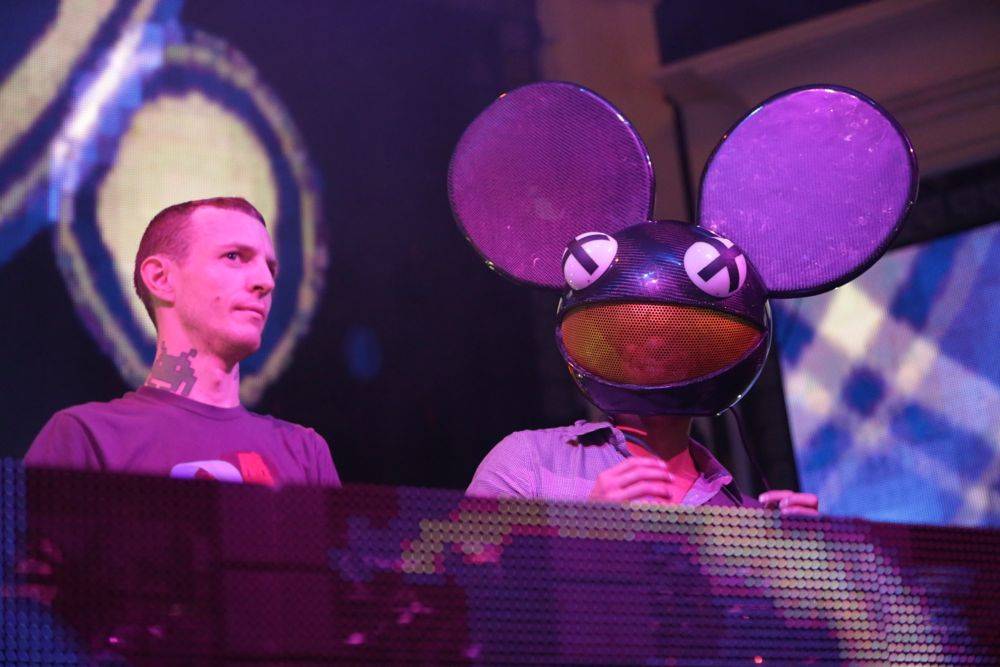 XS 9.3.12 - Deadmau5 and Michael Phelps (wearing mouse head)