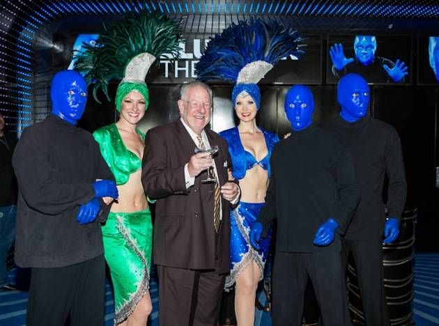 Former Mayor Oscar Goodman and showgirls with Blue Man Group Cas