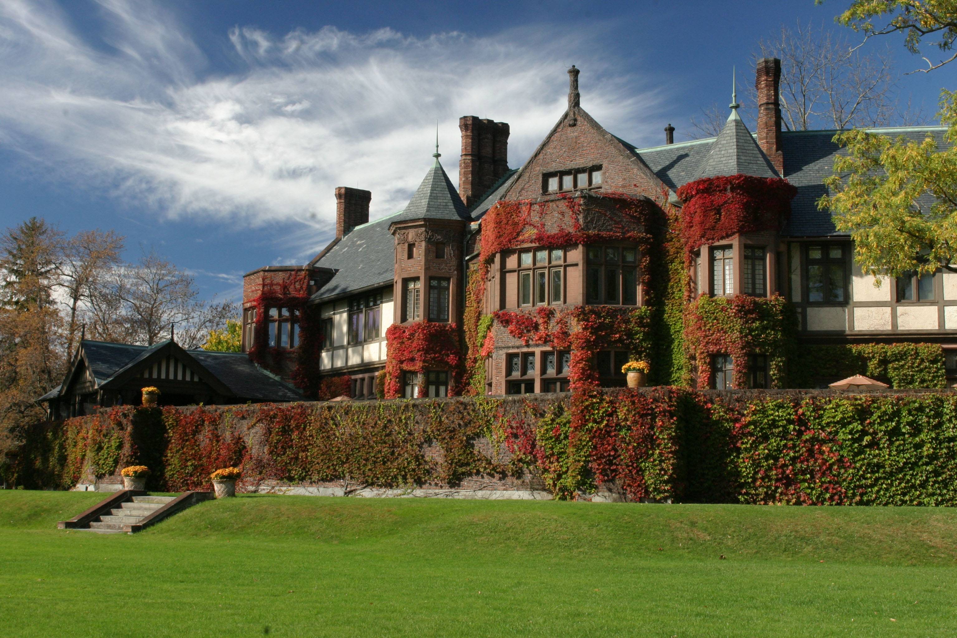 Blantyre-house-in-fall