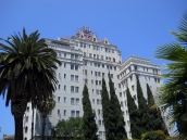 El Royale Apartment Tower in Hancock Park Sells for Nearly $30 Million