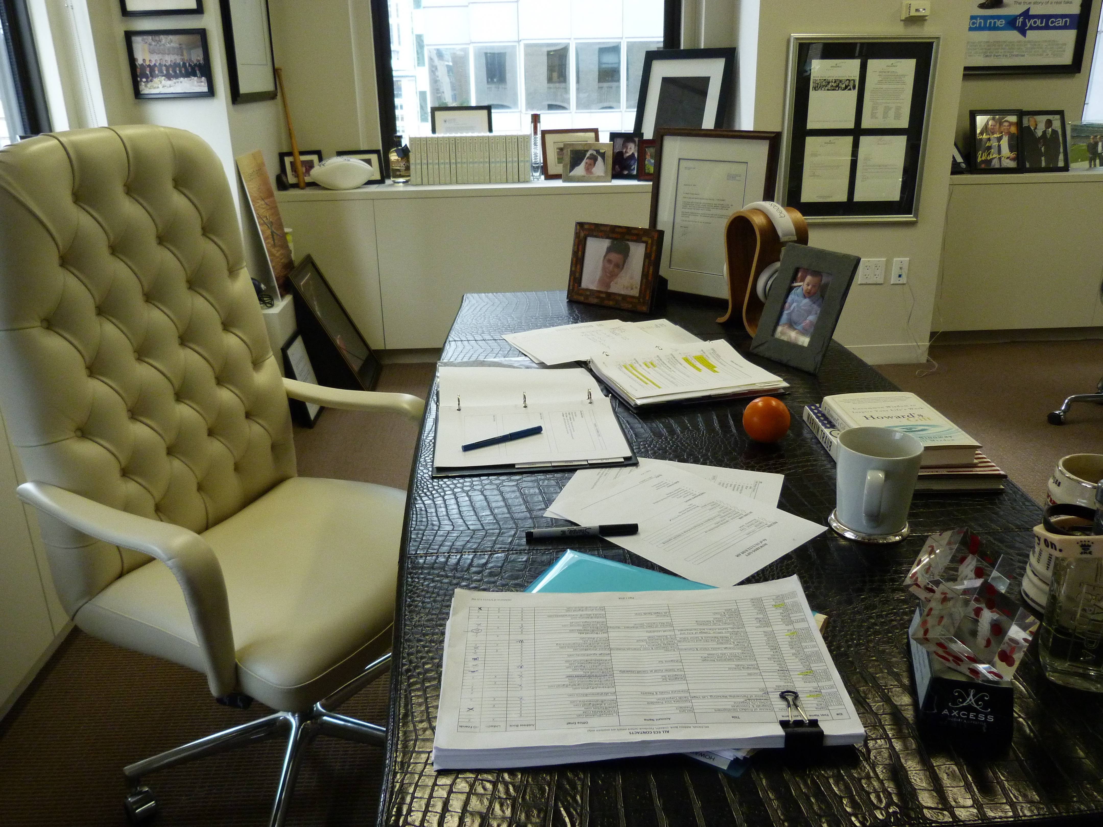 What’s On My Desk: “Howard’s Gift” Author and Entrepreneur Eric C. Sinoway