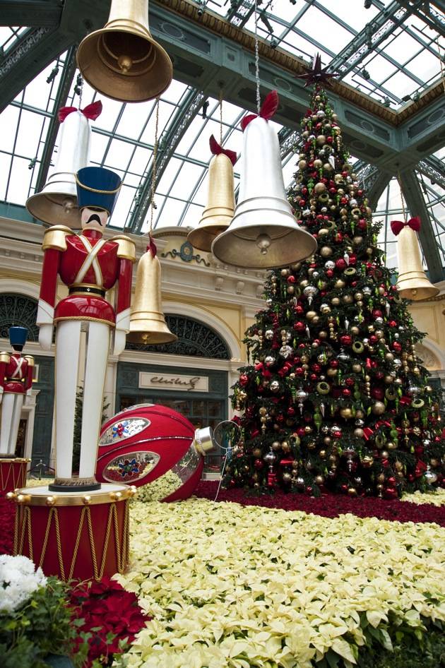 Bellagio Conservatory – Holiday Tree – 2012 – Vertical