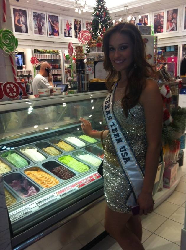 Daniella Rodriguez picking out gelato at Sugar Factory
