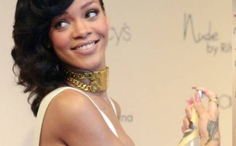 Rihanna-All-Smiles-At-Launch-Of-Nude-By-Rihanna-At-Macys-Westfield-In-Century-City-Californai-On-December-1-e1354466257640
