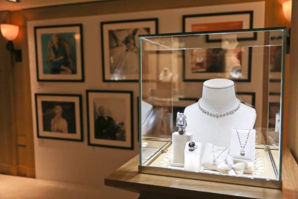 CHOPARD and UMA THURMAN HOST COCKTAIL AND DINNER TO CELEBRATE AN EXCLUSIVE VIEWING OF MARILYN FOREVER