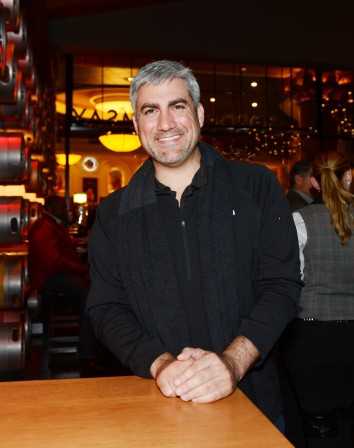 Celebrity Spotting: Taylor Hicks Sups a Beer at Gordon Ramsay Pub ...