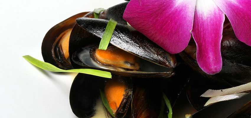 wok fried mussels.850