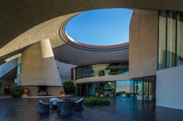 Bob Hope’s Lautner House on Market for First Time Ever….for $50 Million