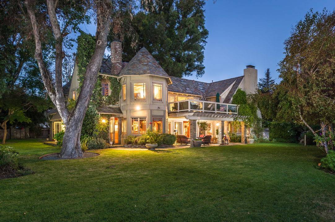 Larry David Lists Pacific Palisades Home for $15 Million image picture