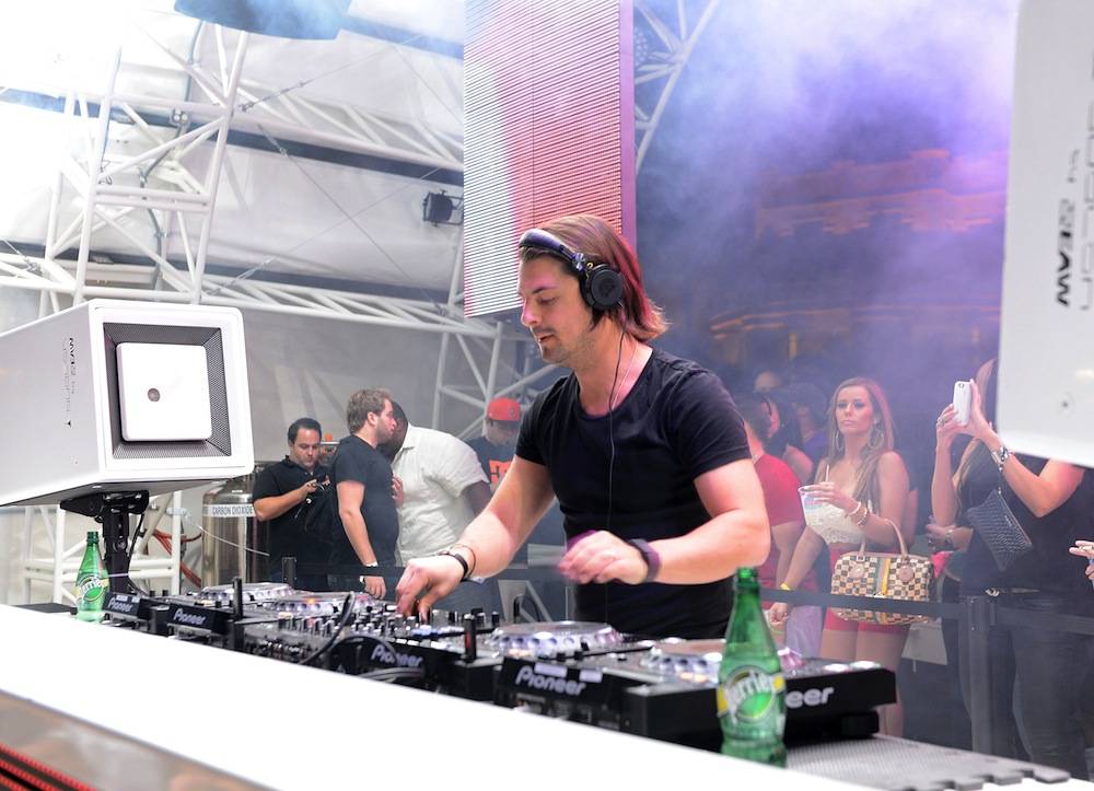Gallery: Daylight Beach Club's opening Eclipse party with Axwell –  Electronic Vegas