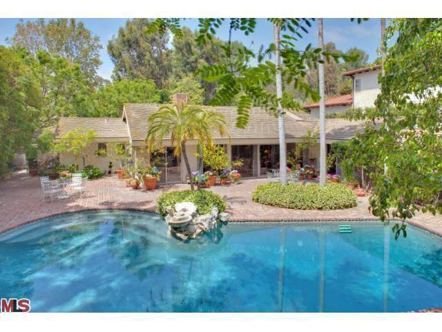 Reese Witherspoon Purchases $3 Million Home Next to Her Current