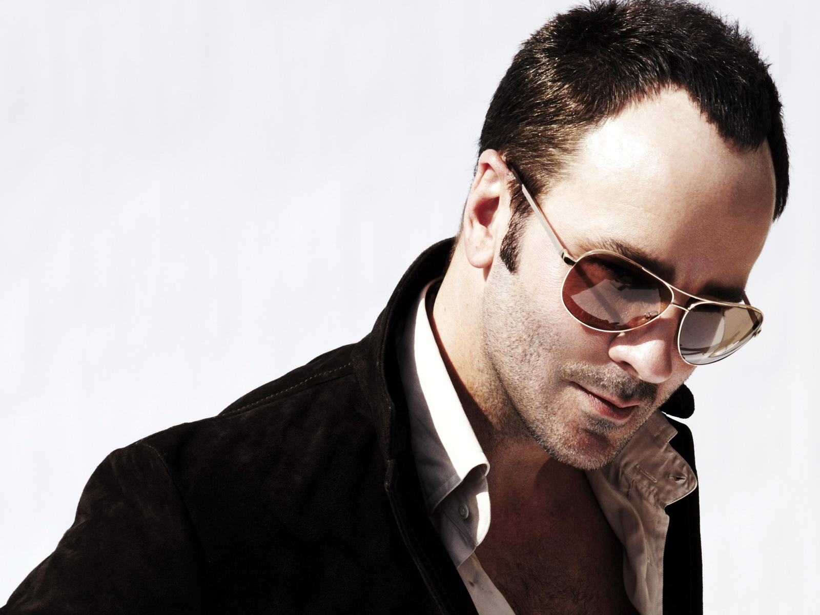 Men in Makeup: Yes or Yikes? Tom Ford Says YES and Is Selling Products!