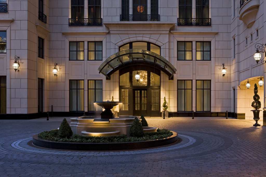 Welcome to the Waldorf Astoria Chicago!