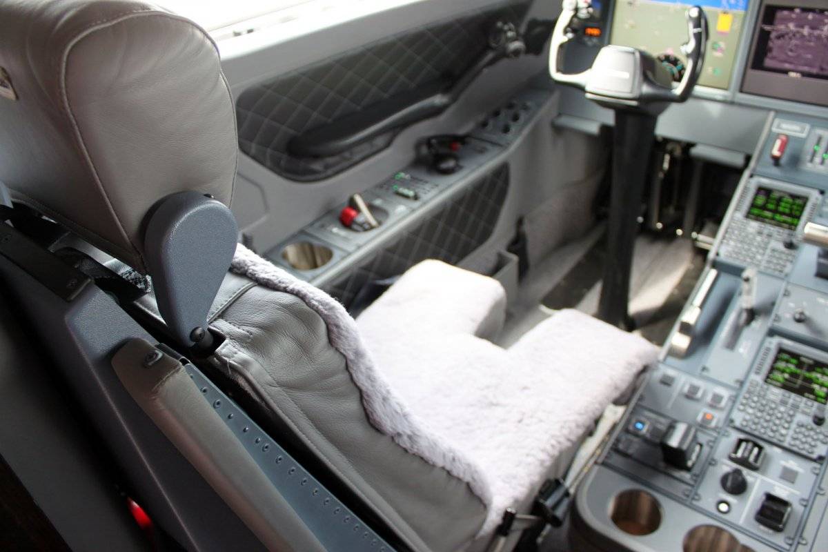 g650-pilots-get-the-standard-sheep-skin-cover-for-their-seats-its-not-only-comfortable-its-great-for-absorbing-sweat