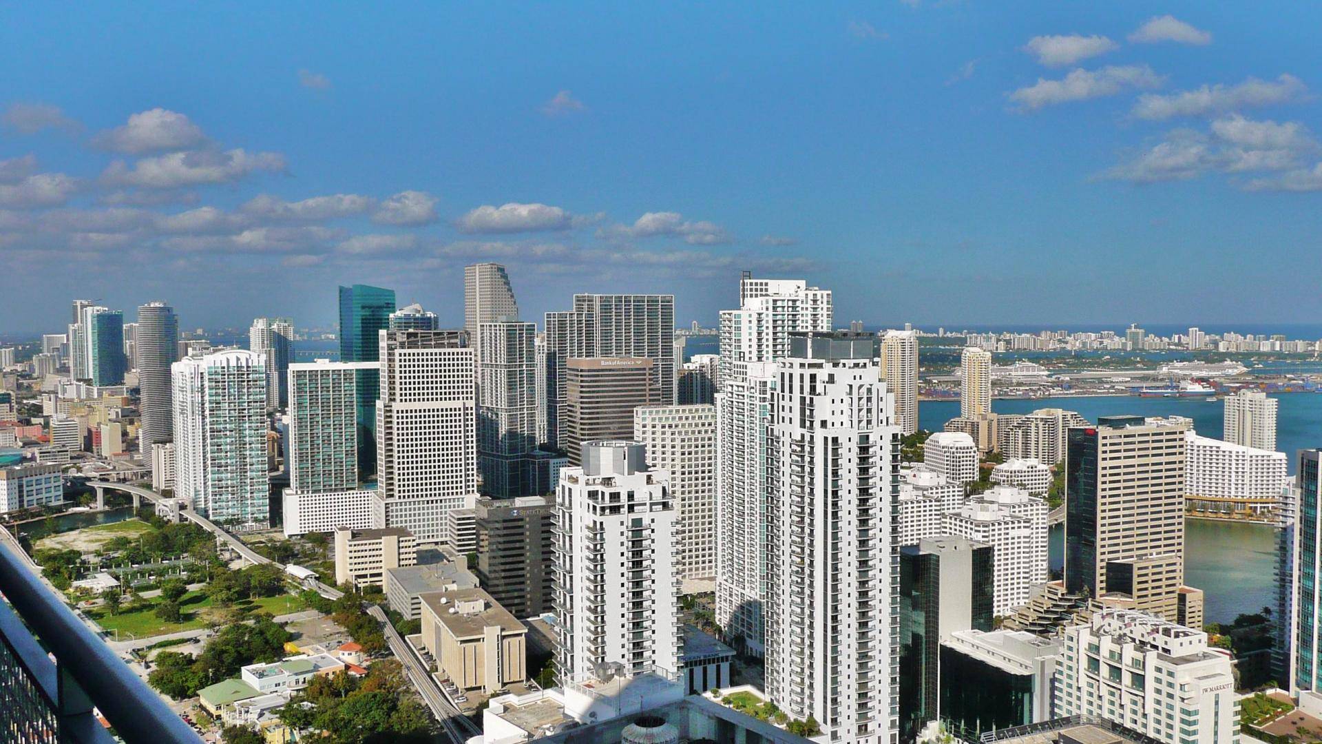 miami-skyline-miami-florida-1080×1920