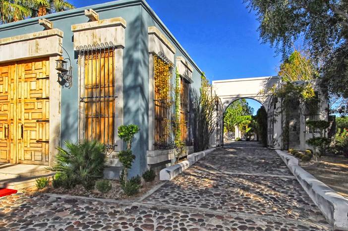 Michael Jackson’s Former Las Vegas Residence Lists at $19.5M