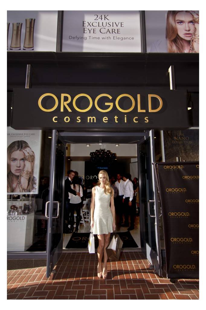 Denise Richards Celebrates Grand Opening of OroGold