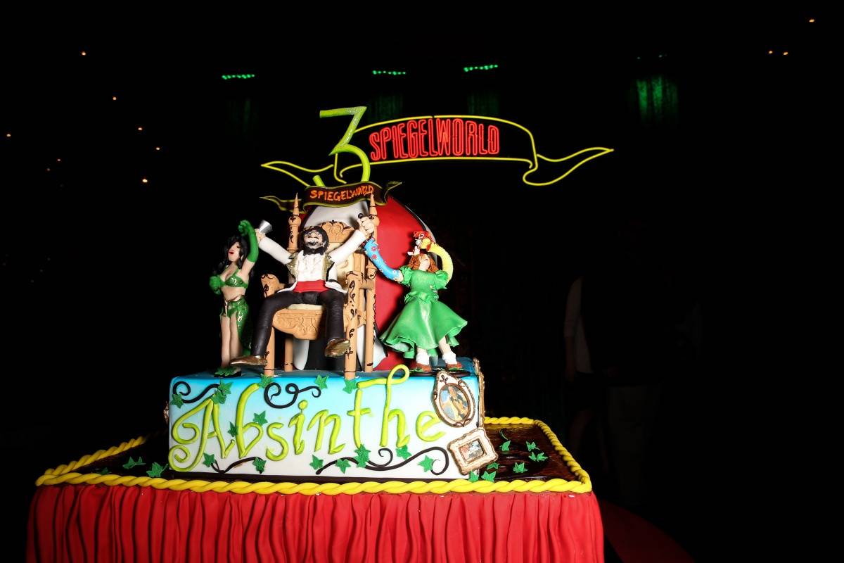 ABSINTHE Third Anniversary Cake 4.16.14 ©Gabe Ginsberg-Vegas Kool (3)