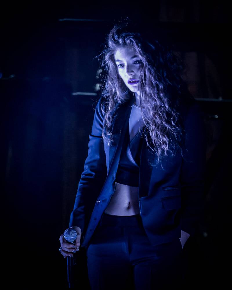 Lorde Performs at Boulevard Pool at The Cosmopolitan of Las Vegas April 15_KABIK-231