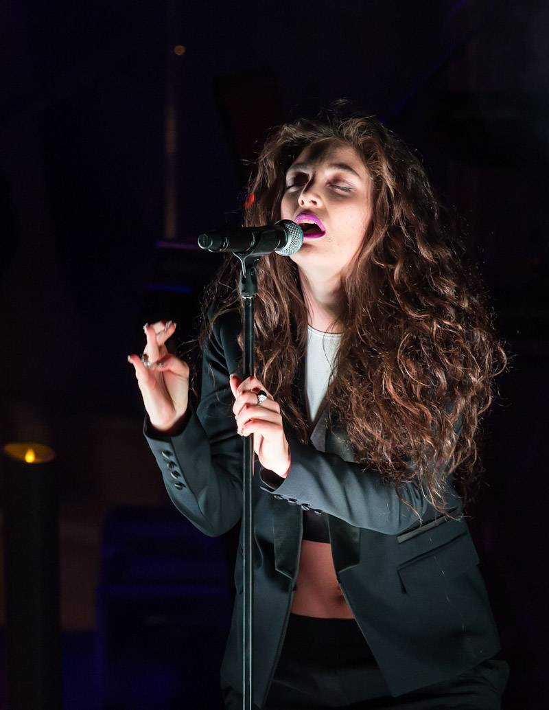 Photos: Lorde Performs at the Boulevard Pool