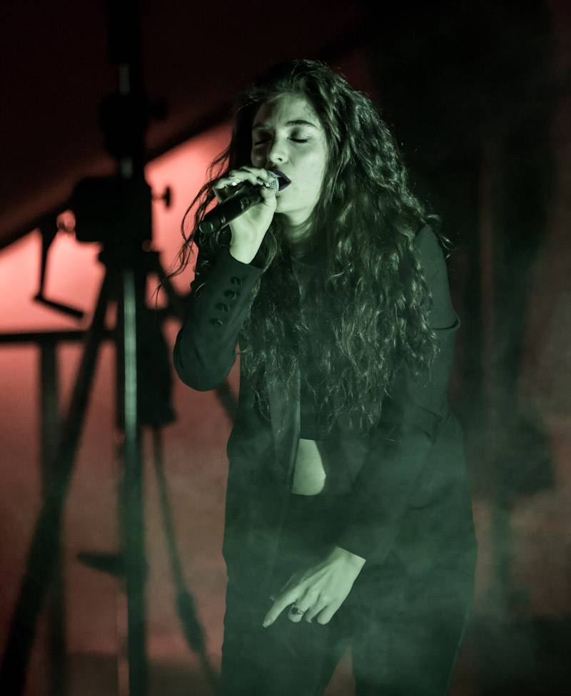 Lorde Performs at Boulevard Pool at The Cosmopolitan of Las Vegas April 15_KABIK-573